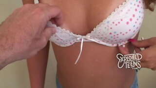 Di 19 aña di edat docente kayente la bai risibí un boka yen di simia