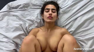 Pinning Hir Been Iwwer Dem Kapp Fir Eng Tiefere Penetration