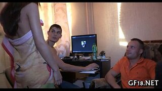 Neska hori azkarrago doa