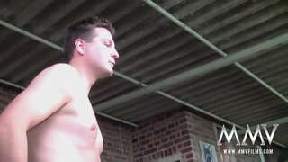 Црвенокосиот сексуално развратен човек во pigtails Никол S масажа нејзината голема knockers, цицање две pricks и добивање facialized во тројка